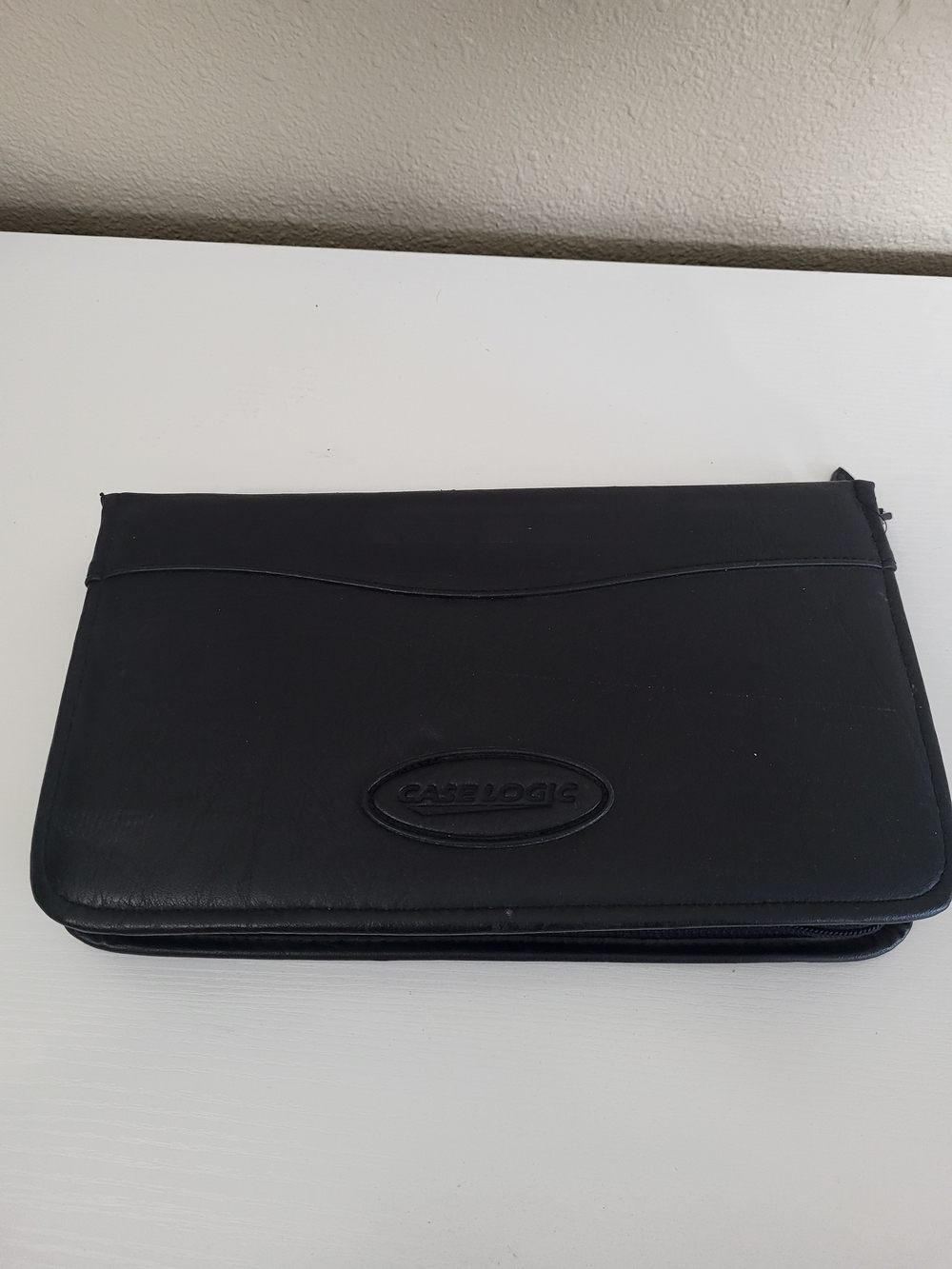 Case Logic CD Case Binder Holds 48 Discs Black Faux Leather Zip Around